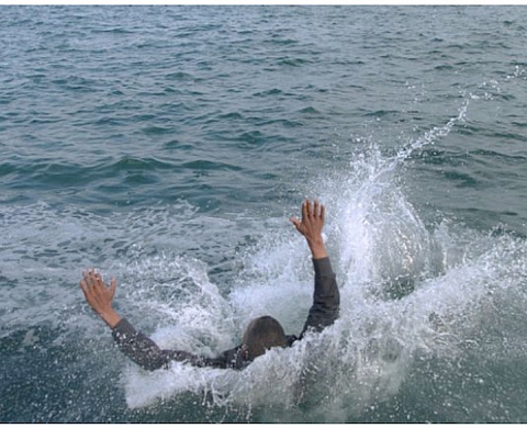 « Les yeux tournent autour du soleil » de Medhi Meddaci