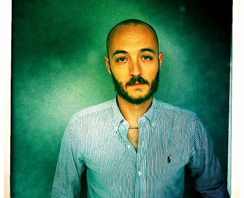 « La quantité incroyable de vin que tout le monde boit dès l'aube a certainement influencé ma manière de photographier » « La quantité incroyable de vin que tout le monde boit dès l'aube a certainement influencé ma manière de photographier »