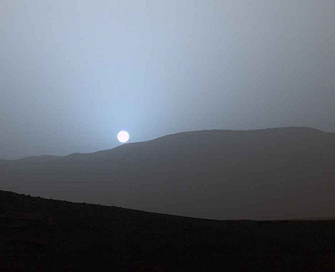 Curiosity dévoile une image du soleil bleu marsien