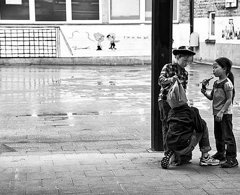 Exposition :  « On joue sur la Terre » à l'Alliance française de Bruxelles-Europe