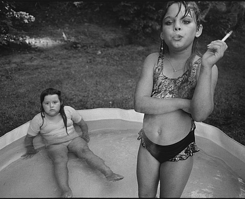 Qu'est devenue la petite fumeuse de Mary Ellen Mark ?
