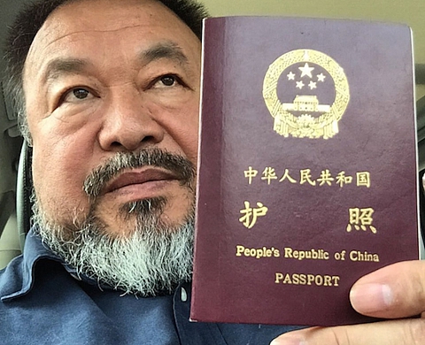 Ai Weiwei récupère son passeport