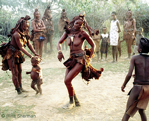 Exposition : Les années Ovahimba de Rina Sherman Exposition : Les années Ovahimba de Rina Sherman