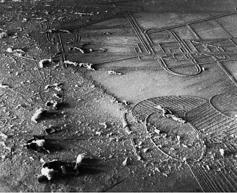 Exposition : « Dust, une histoire de poussière - d'après Man Ray et Marcel Duchamp » Exposition : « Dust, une histoire de poussière - d'après Man Ray et Marcel Duchamp »