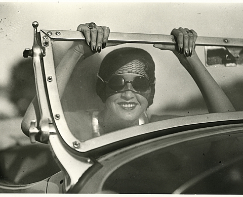 Exposition : « Lartigue et les autos » au Salon Rétromobile Exposition : « Lartigue et les autos » au Salon Rétromobile