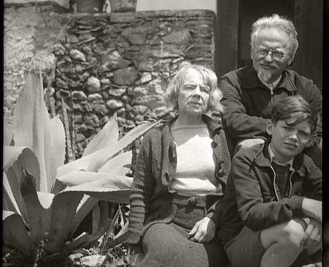 Des photographies inédites de Trotsky retrouvées par Walusinski