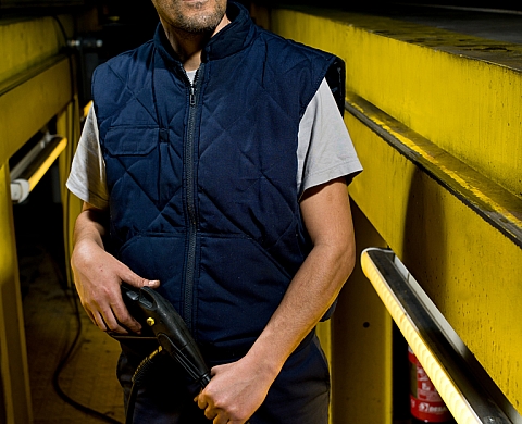 Expsition « De l’ombre à la lumière, des portraits d’agents de propreté » de Philippe du Crest