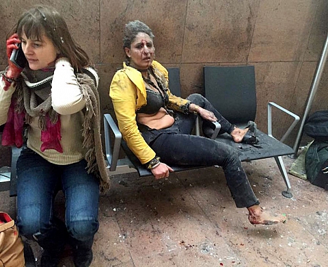  « Cette photo m'a sauvé la vie » : l'icône des attentats de Bruxelles raconte