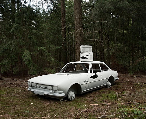 L'exposition : « A Hundred Hours From Home » par Martine Feipel & Jean Bechameil