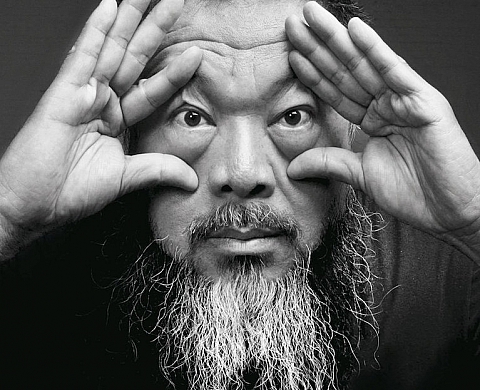 Ai Weiwei : la monographie monumentale d'un artiste-emblème Ai Weiwei : la monographie monumentale d'un artiste-emblème