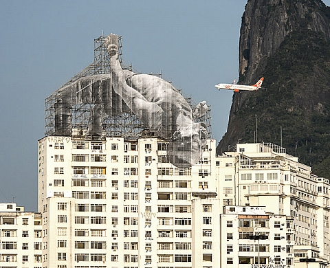 Les photos géantes de JR à Rio