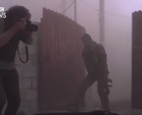 Vidéo : Laurent Van der Stockt au travail après une explosion à Mossoul