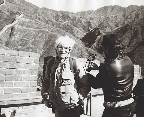 Des photos rétro d’Andy Warhol en Chine mises aux enchères