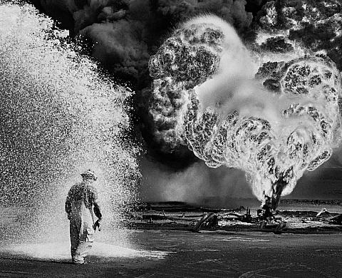 Le Koweit en flammes par Sebastiao Salgado
