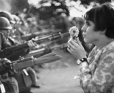 Marc Riboud - Sous les Pavés Marc Riboud - Sous les Pavés