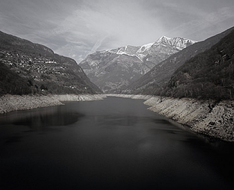 Roberto Raineri-Seith maree in una valle di montagna mono works